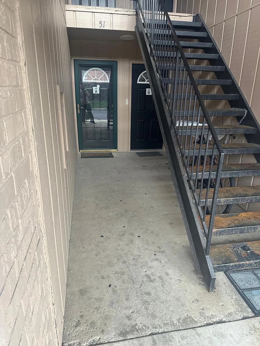 Building Photo - 51 Port Robert Dr #B