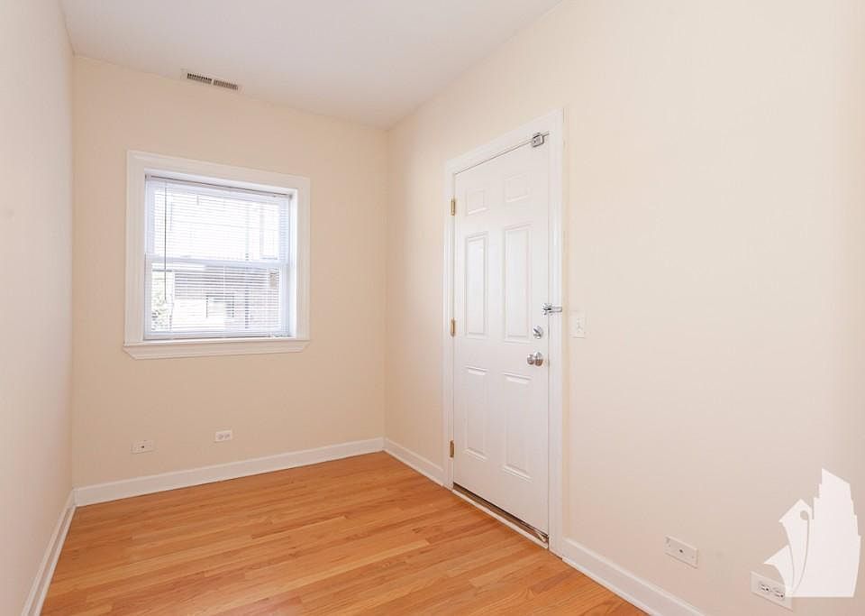 1st image of 3254 N Clifton Ave #2E0