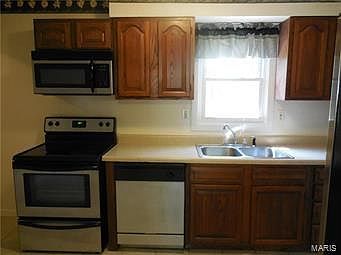 2nd image of 879 Twin Oaks Dr
