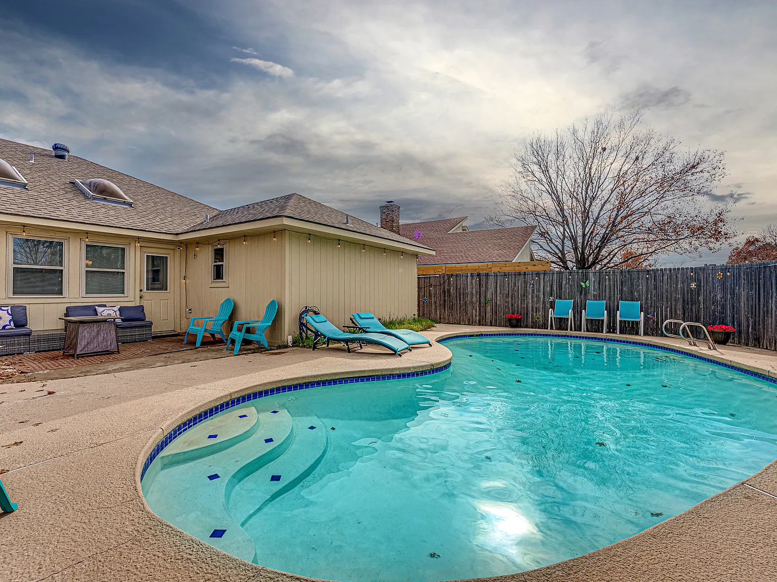 4 bed, 2192 sqft, $7,495 — Photo 2