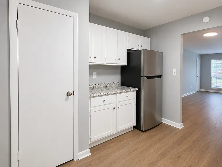 420 Fairfax Dr #C — Photo 19