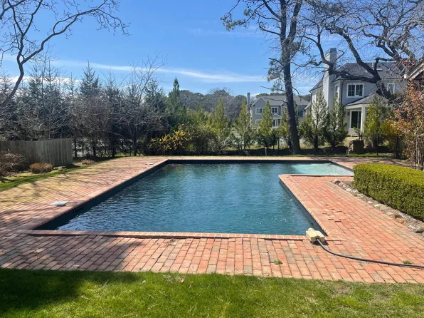 7 Gegan Dr, Southampton, NY 11968