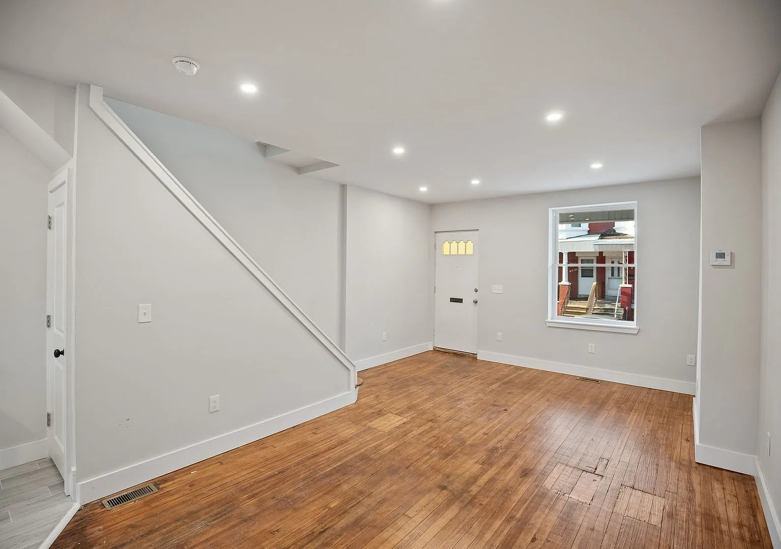 Bright and Open 2 Bedroom/1 Bath in West Philly, Pet Friendly! — Photo 2