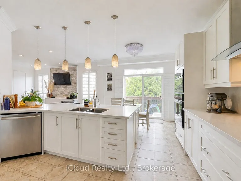 1013 McCuaig Dr — Photo 4
