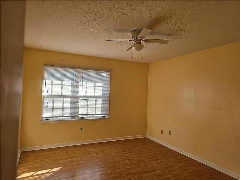 800 Oakwood Dr — Photo 5