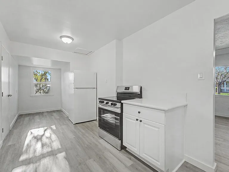 268 Del Monte Ave — Photo 6
