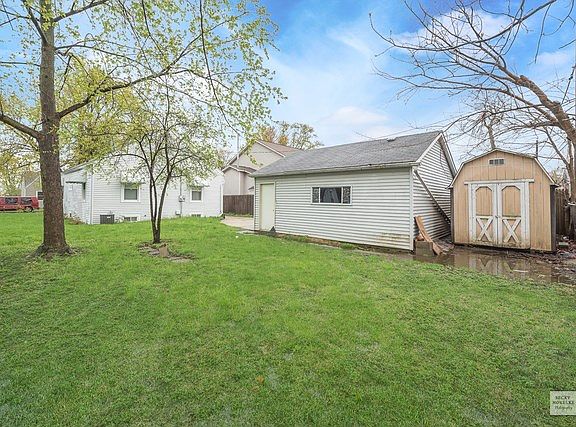 Outdoor shed for perfect for a shop or additional storage.