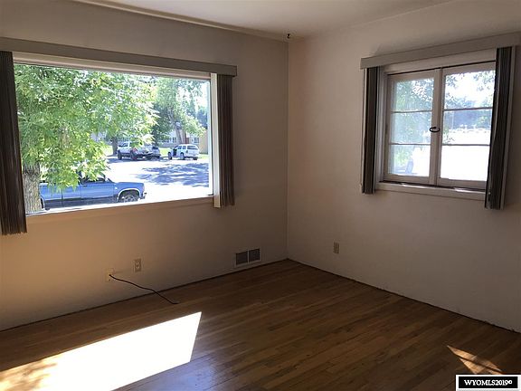 4th image of 102 E Pershing Ave