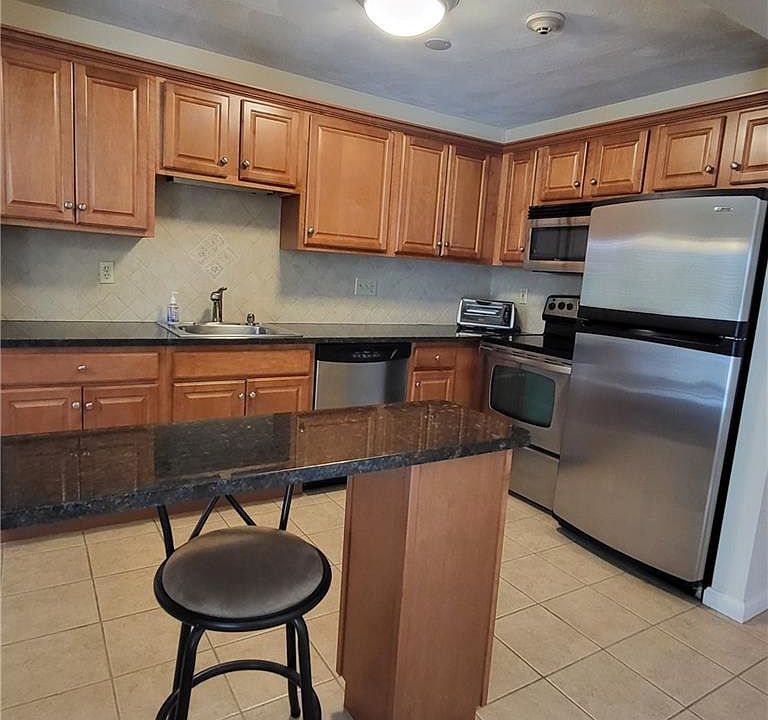 1st image of 400 New River Rd APT 704