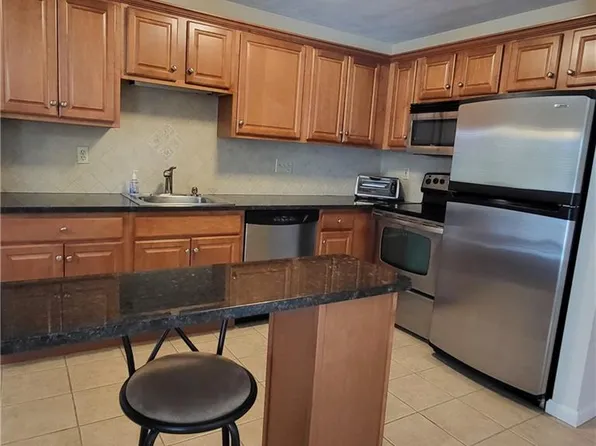400 New River Rd APT 704, Lincoln, RI 02838