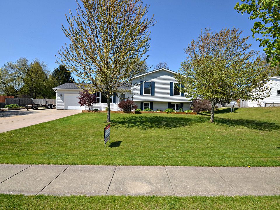 1st image of 330 W 4th St