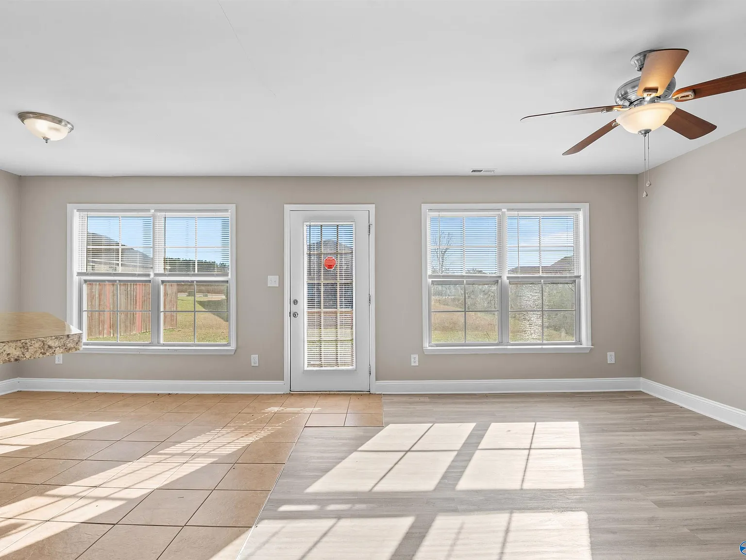 3 bed, 2.5 bath, 1660 sqft, $1,700 — Photo 4