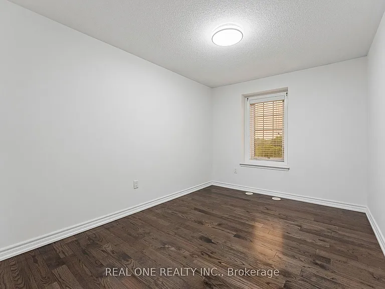30 Henneberry Ln — Photo 29