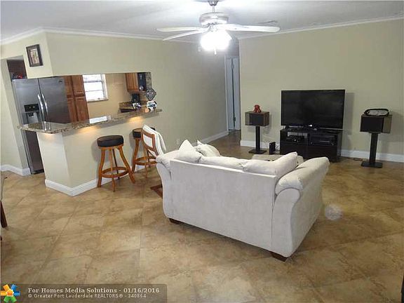 4th image of 211 NE 59th Ct