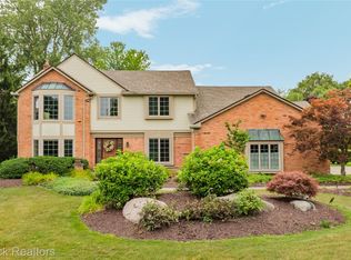 37125 Fox Gln, Farmington Hills, MI 48331