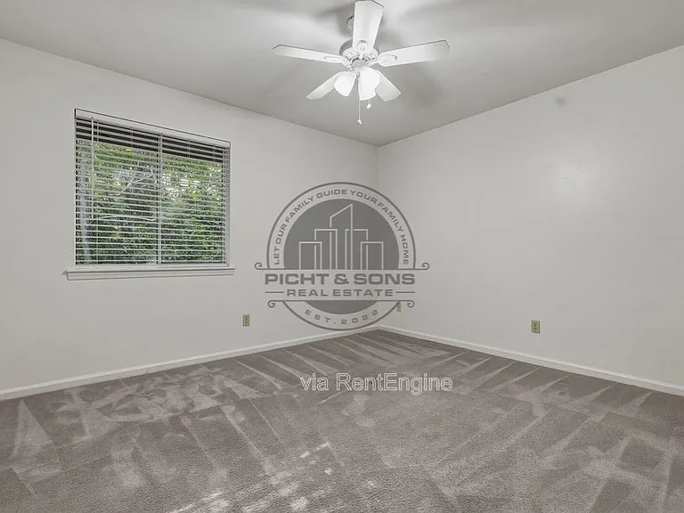 713 Pointe Ct — Photo 11