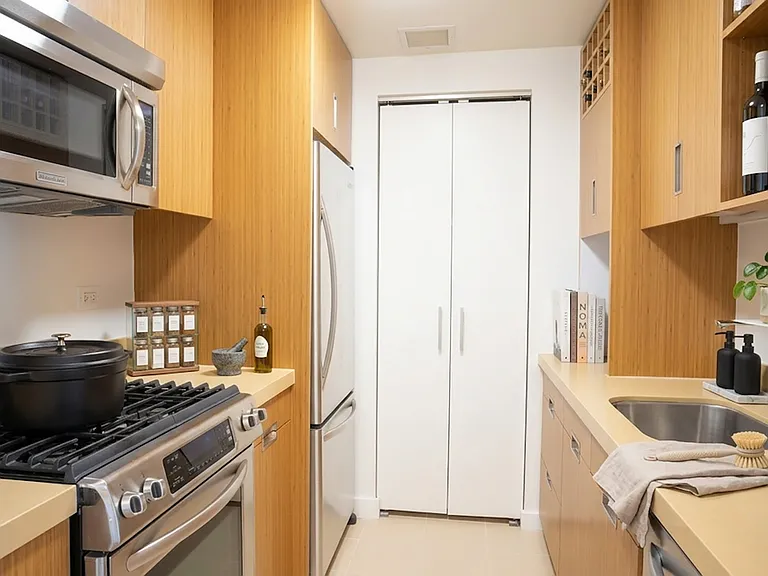 450 W 17th St #825 — Photo 4