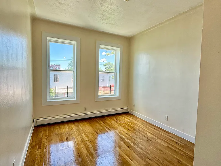 2830 W 35th St #2R — Photo 6