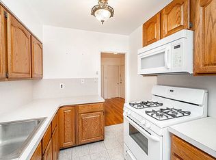 20-35 46th St #3, Astoria, NY 11105
