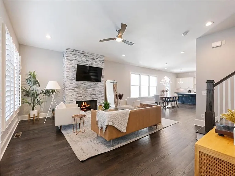 378 Bill Kennedy Way SE — Photo 3