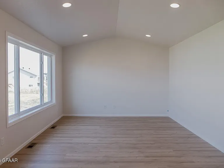 1020 David Dr — Photo 8