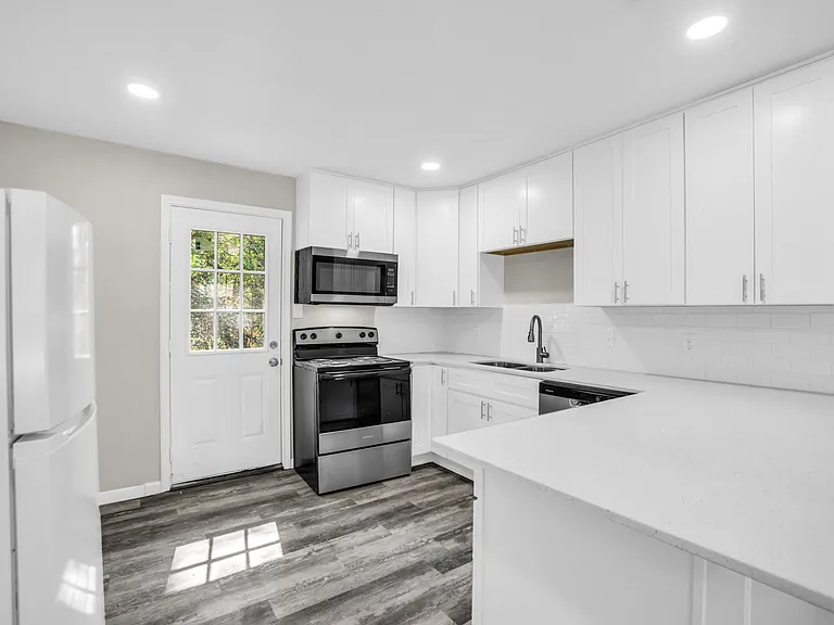 125 Vandenburg Dr #101 — Photo 7