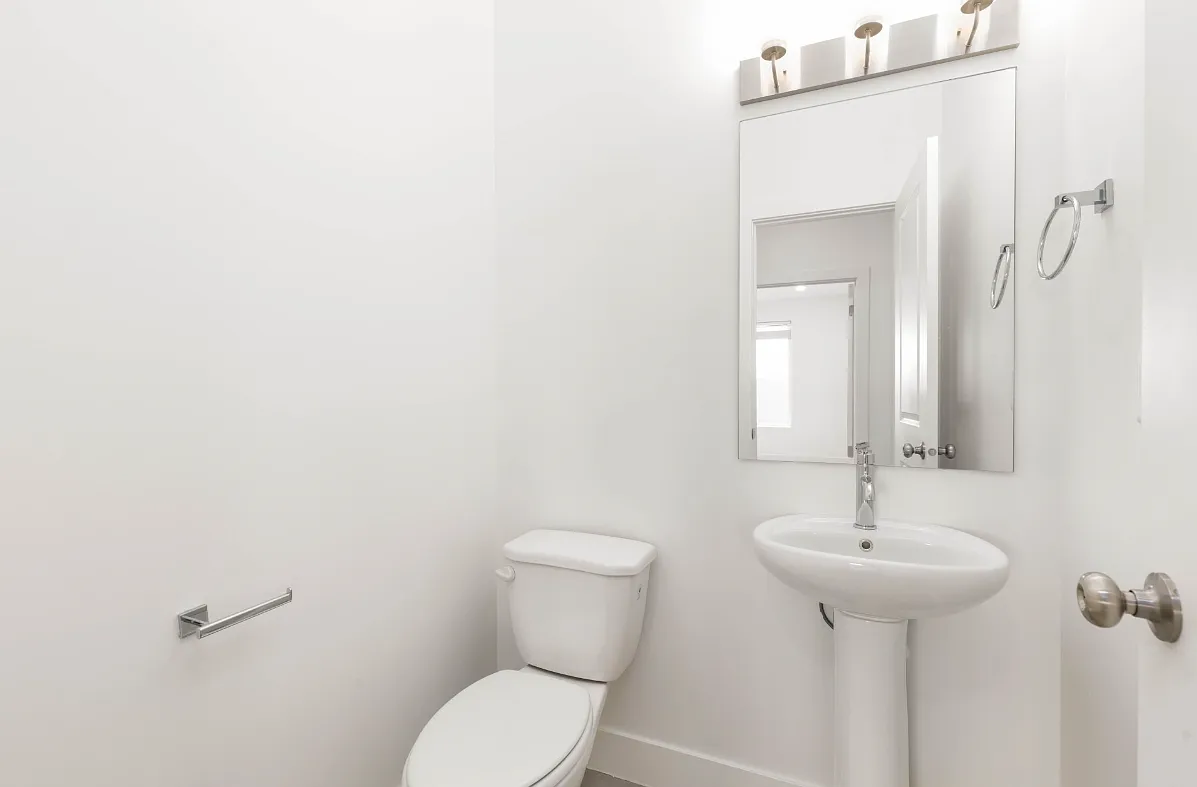 3 bed, 1984 sqft, $2,500 — Photo 3