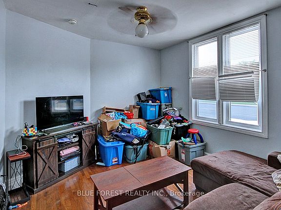 4th image of 28 Oxford St W