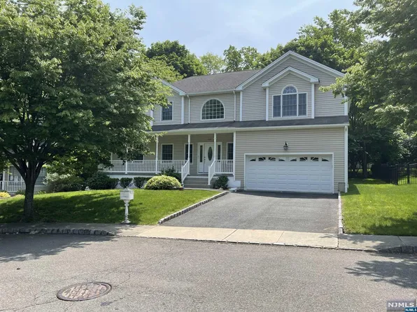 320 Vollmer Ct, Northvale, NJ 07647