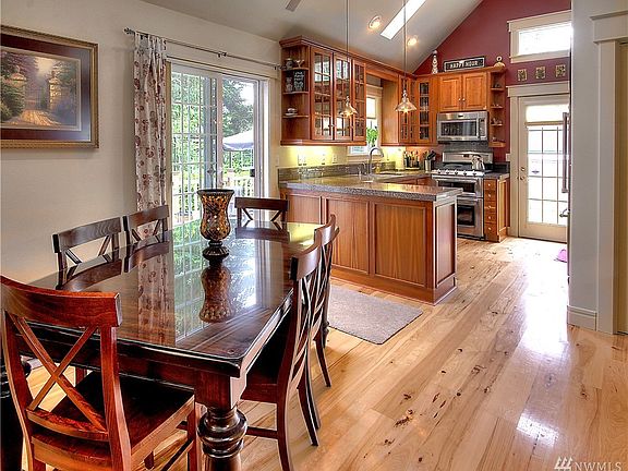 5th image of 10203 Hopkins Pl