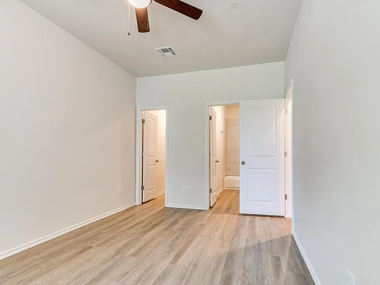 7307 NW 38th St — Photo 28