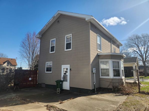 523 1st St NW, Waverly, IA 50677