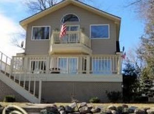 4043 Lotus Dr, Waterford, MI