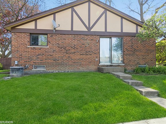 5th image of 18W180 Buckingham Ln