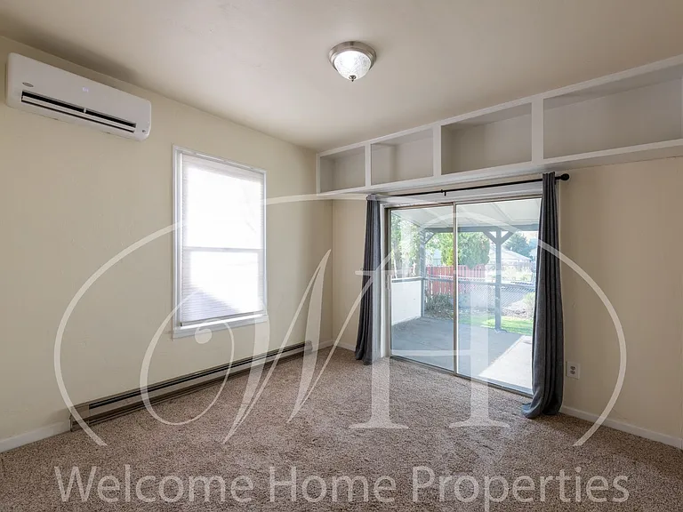 132 Malcolm St — Photo 8