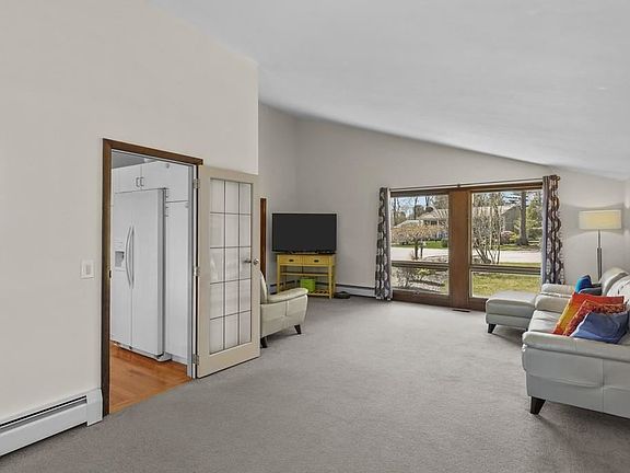 4th image of 5 Fair Oaks Ct N