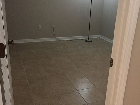 3rd image of 4987 Dover Cir