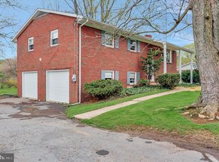 2761 Johnson Dr, Chambersburg, PA 17201