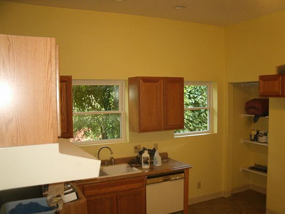 Large Kitchen with Stove ,Dishwasher,Fridge