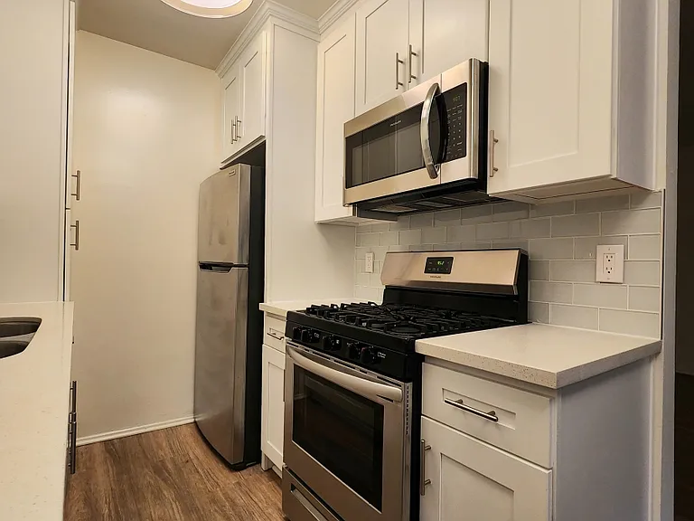 12415 Pacific Ave #7 — Photo 8