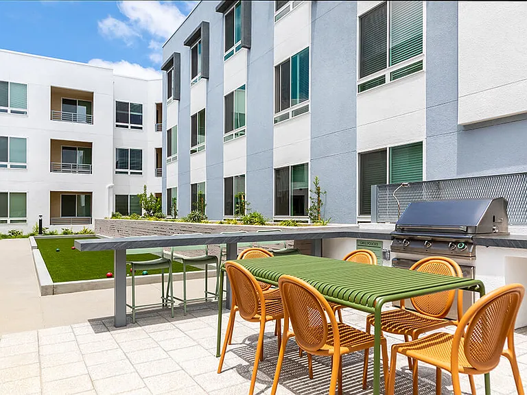 Bowen Apartments — Photo 23
