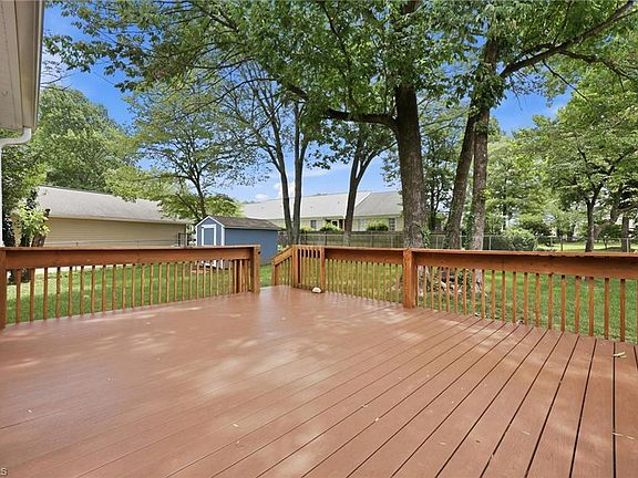 3rd image of 100 Edinborough Dr