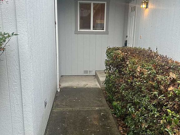 4th image of 228 SW Westholm Ave