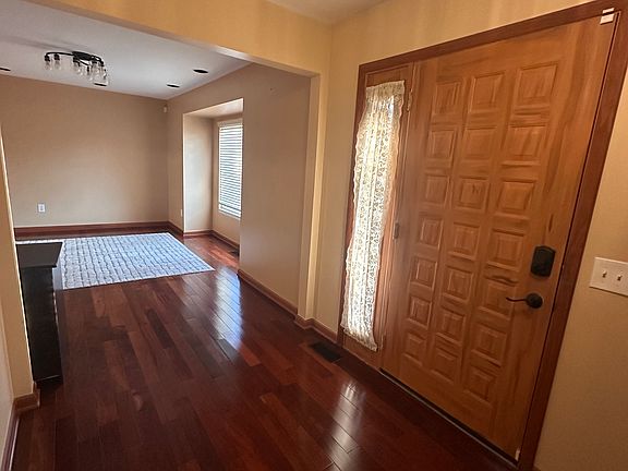 2nd image of 30244 Southampton Ln