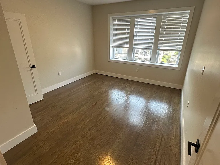535 Hawthorne Ave #203C — Photo 7