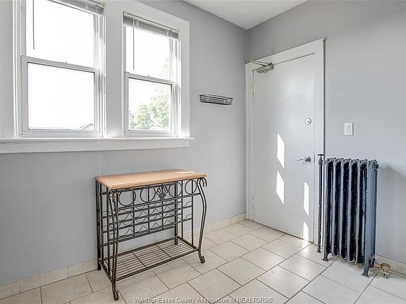 3rd image of 2191 Ontario St