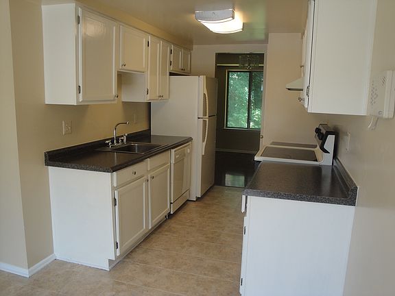 Renovated Eat-in Kitchen