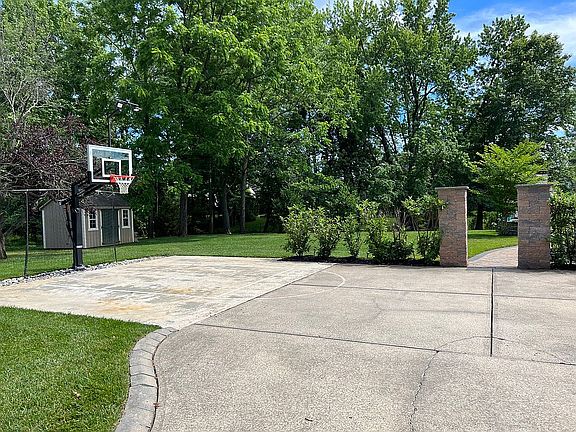 3rd image of 15 Penbrook Ct