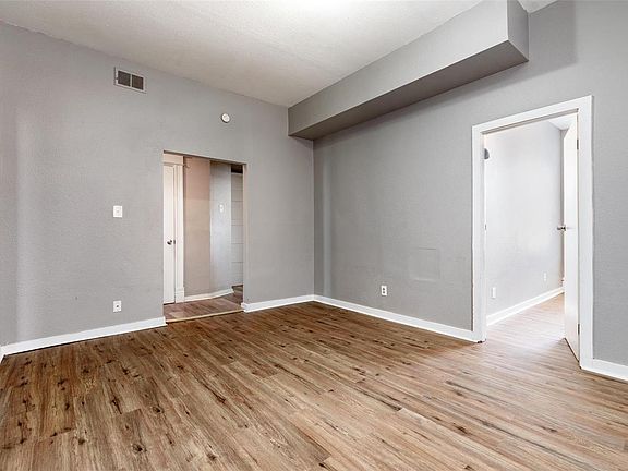 5th image of 4005 S Grand Blvd