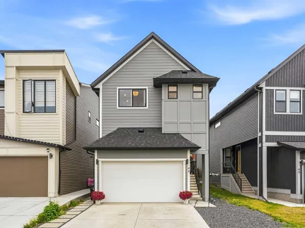 49 E Copperhead Rd SE, Calgary, AB T2Z 5H1